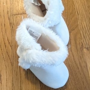 Gymboree white boots with fur trim
